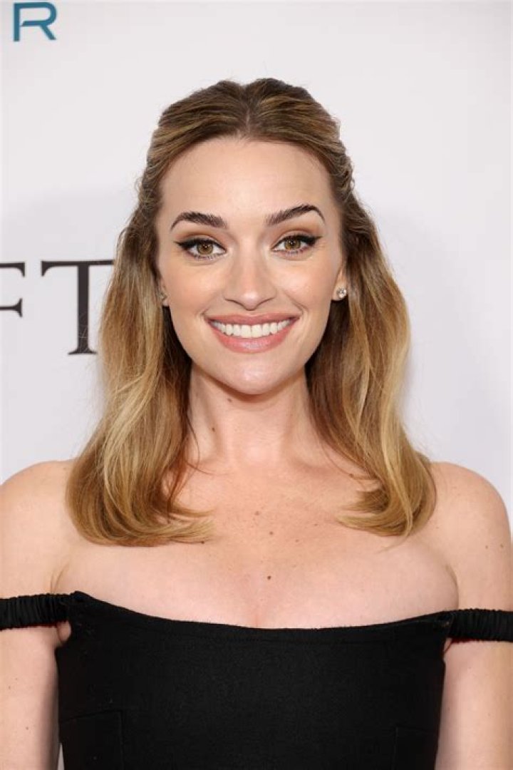 Brianne Howey Bra Size, Age, Weight, Height, Measurements
