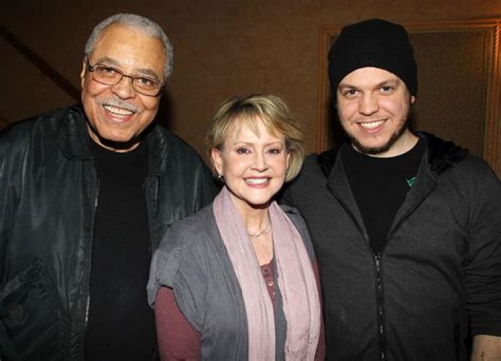 Does James Earl Jones have grandchildren? Does James Earl Jones have a daughter?