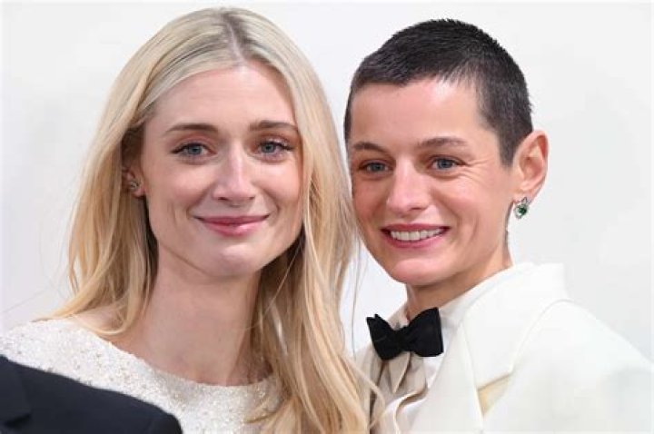 Emma Corrin Wiki, Age, Parents, Boyfriend, Height & Net worth