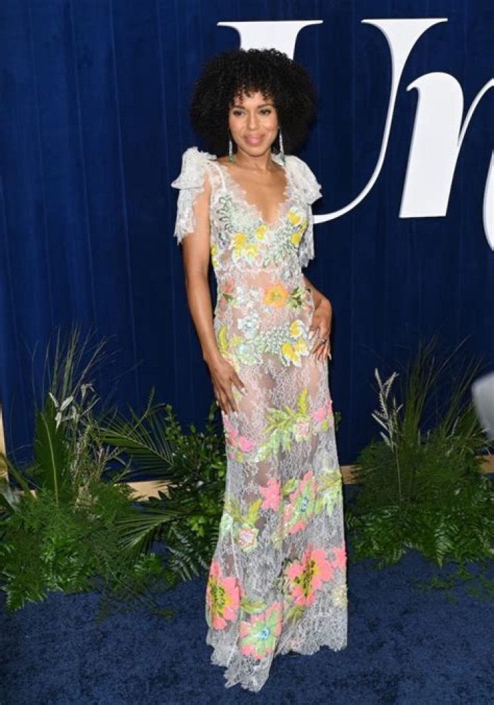 Kerry Washington in Two-Piece Workout Gear Turns "Pilates Moves into Hip-Hop Grooves" — Celebwell